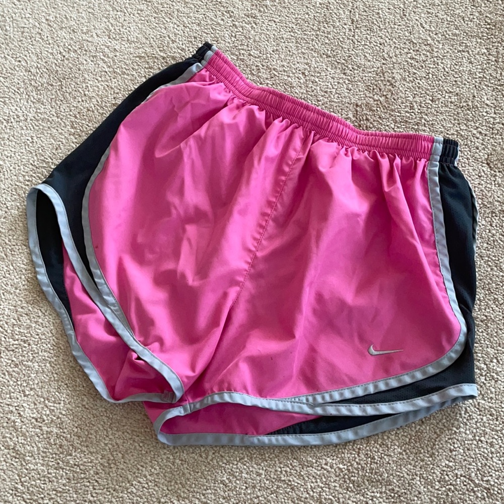 Women’s M pink and black Nike shorts